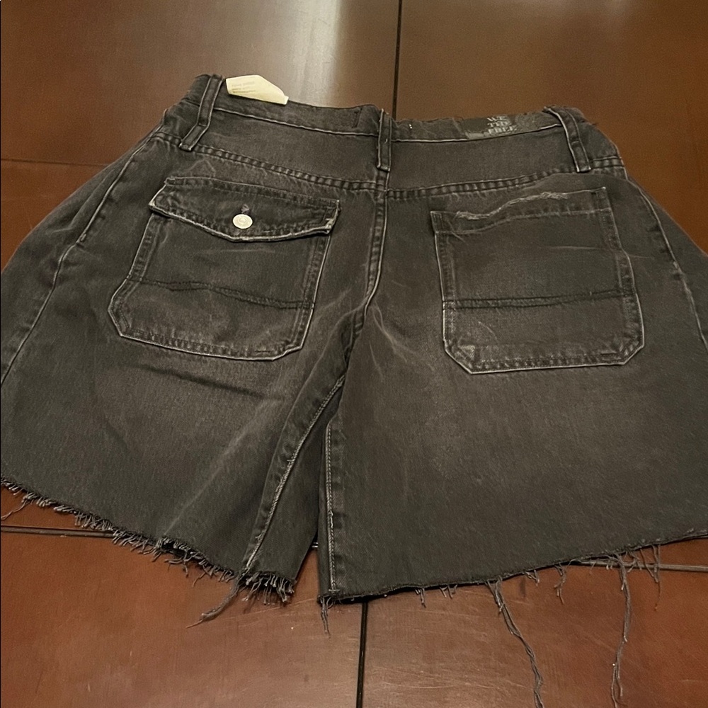 We The Free, boomerang Black Jean Shorts missing one top copper rivet. - Picture 3 of 15